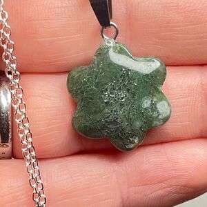 Moss Agate flower pendant natural stone crystal reiki silver plated chain neckla